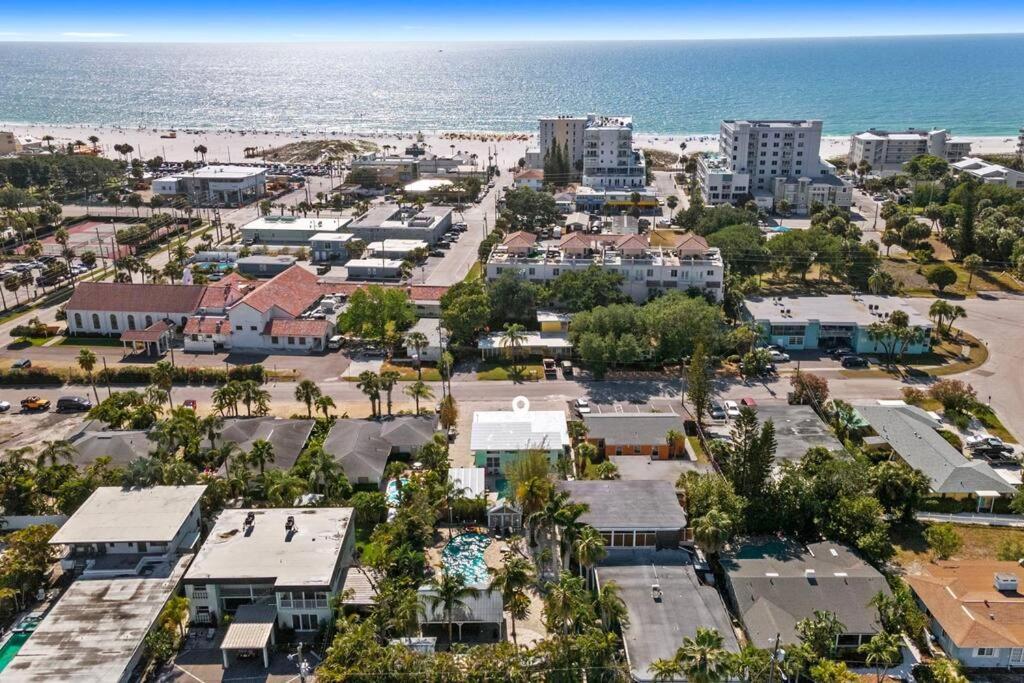7 Bedroom 5 Bath Home With Cottage On Clearwater Beach! 外观 照片